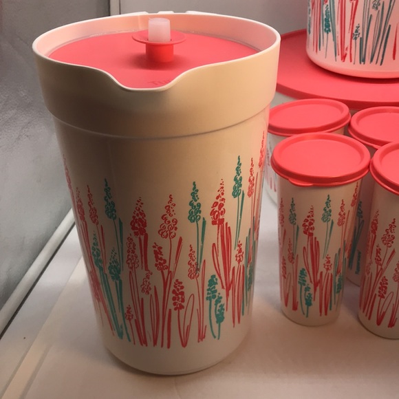 Tupperware  Set of 8  One touch Canister ,1 Jumbo  Jug & (4) Tumbler - Picture 8 of 16